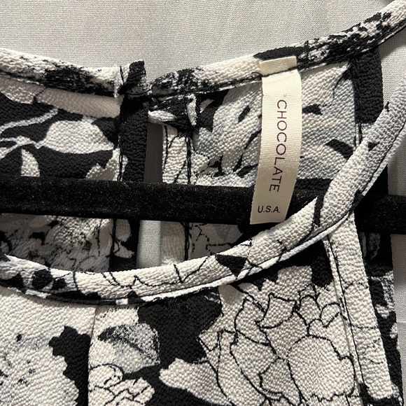 Super cute tank - Picture 2 of 2